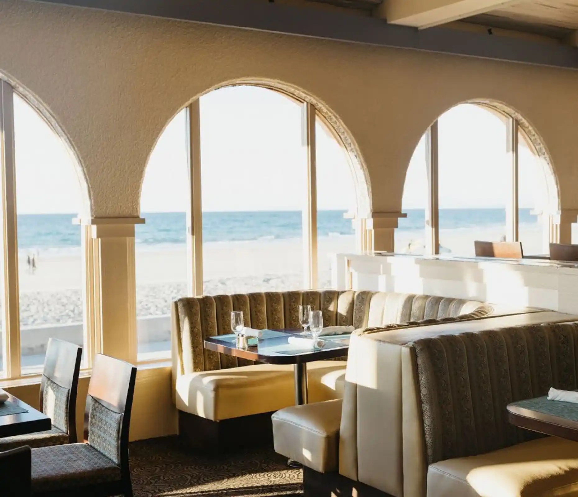 Sunny dining area at La Jolla Shores Hotel